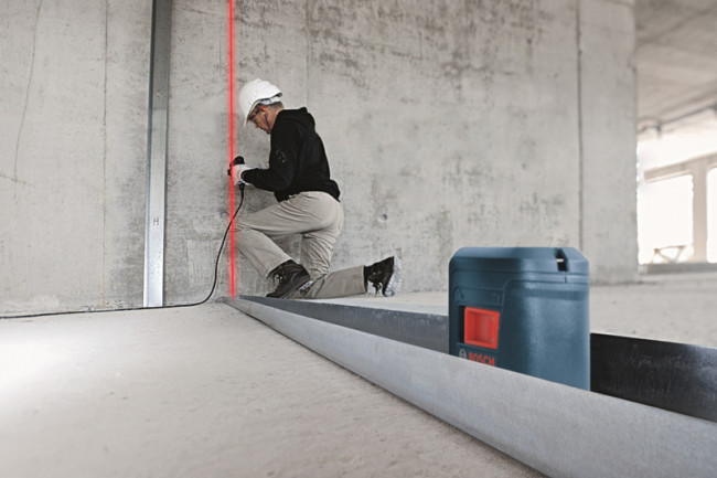 Лазерный уровень BOSCH GLL 2 с держателем MM2 Лазерный уровень BOSCH GLL 2 с держателем MM2